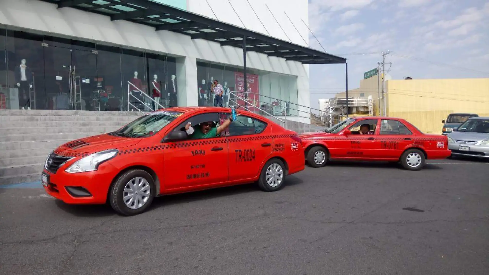 El número de taxistas de San Juan del Río beneficiados con gel antibacterial y líquido